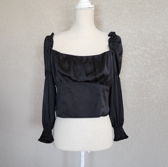 Divided Tops - H& M Divided satin style cropped top size Large New